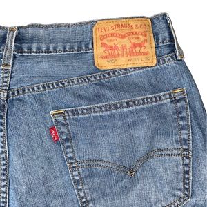 Levi 505 Straight Leg Men’s W36 L32 Medium Wash